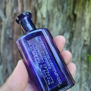 Neat Old Amethyst Boston Massachusetts Flavoring Bottle!   Antique Purple Twitchell Portland Maine Extracts Bottle!