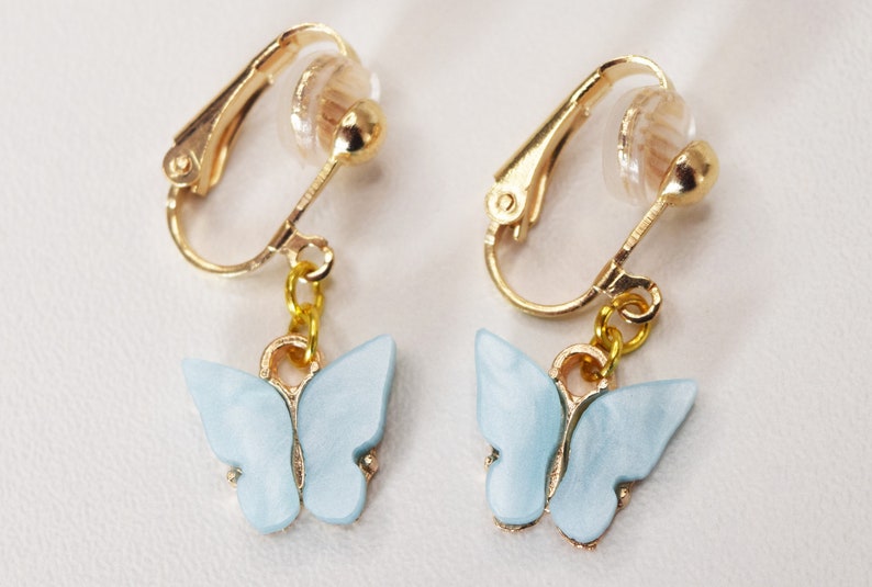 Butterfly clip on earrings, clip earrings, clip with butterfly pendant Blau