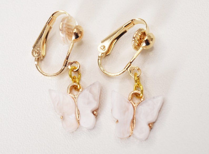 Butterfly clip on earrings, clip earrings, clip with butterfly pendant Weiß