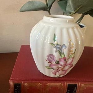 Vintage Small White Porcelain Vase with Floral Design – Classic Home Decor