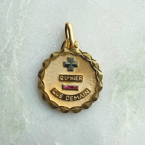 Qu&#39;Hier Que Demain Vintage Augis Pendant 18K Yellow Gold