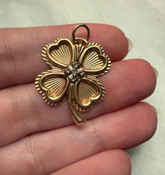 10K Solid Gold Engine Turned Clover Conversion Pe… - image 2