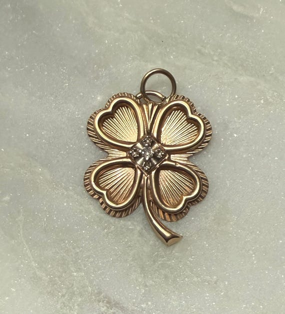 10K Solid Gold Engine Turned Clover Conversion Pe… - image 1