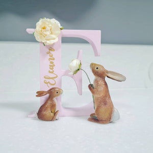 Letras de madera Hermosa decoración infantil/niños, adornada con adornos de arcilla polimérica esculpidas a mano. Regalos totalmente personalizables
