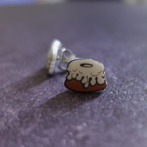 Famous Sweet Roll Stud Earrings