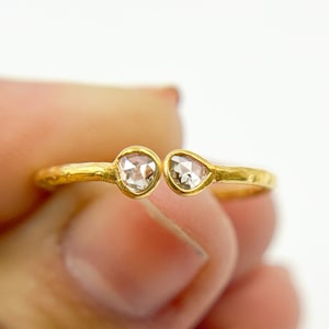Anillo de diamantes delicado, anillo chapado en oro de plata de ley 925 con dos diamantes, anillo de diamantes de oro fino para ella, regalos de joyería de plata para mujer
