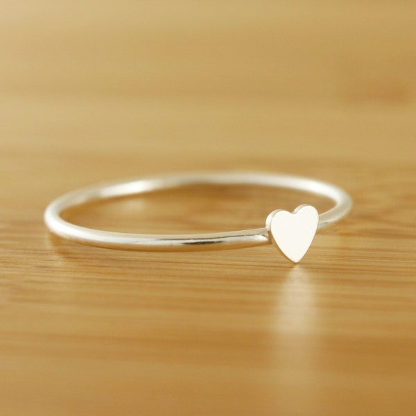 Anello a cuore delicato in argento sterling 925, Anello impilabile in argento, Anello a cuore, Anelli in argento sottili, Anelli minimalisti, Anello a cuore piccolo, Anello Midi