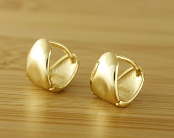 14K Gold Vermeil Geometric Minimalist Dainty Huggie Earring, Small Huggie Earrings, Tarnish Resistant Huggie Earrings For Everyday Wear