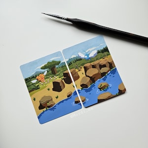 Pode incluir: Dois cartões ilustrados com um inseto azul e laranja em cada um. Os cartões estão sobre um fundo de água azul, rochas e árvores verdes. O texto "@Mordi_na" está no canto inferior direito.