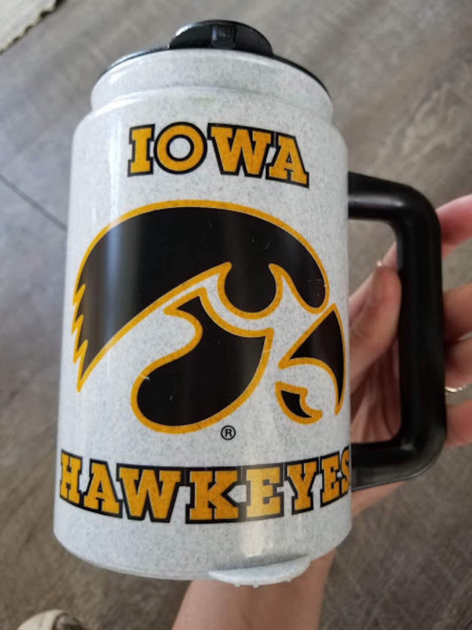 Iowas Coffee Obsession Discover The Ultimate Starbucks Mug For Hawkeye Fans - 841xqtk