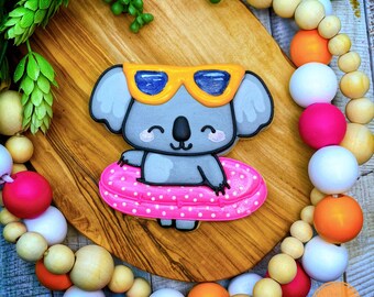 Koala schwimmt im Wasser