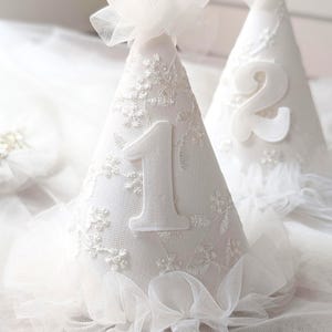 Kids birthday party hat. Baby photoshoot props. - Blossom