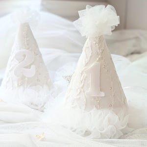 Kids birthday party hat. Baby photoshoot props. - Spiral