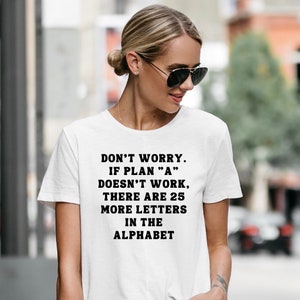 no te preocupes. si el plan a no funciona, hay 25 letras más en el alfabeto camiseta / camiseta de mujer / letras estéticas