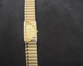 Vintage Seiko piano dial gold tone watch. sold as is