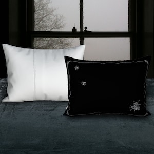 Come Into My Parlour Sham : Right Silver