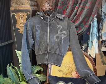 Medusa Vintage Washed Cropped Fleece Hoodie