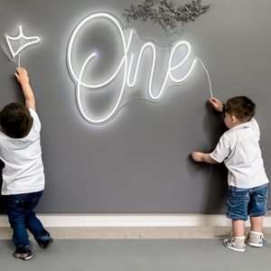 Insegna al neon personalizzata "One" Decorazione per il primo compleanno 1st Baby Shower Insegna al neon Decorazione della parete Insegna al neon Arte Insegna al neon a LED Luce al neon Insegna al neon con nome