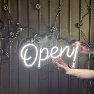 Insegna al neon aperta / Insegna al neon personalizzata / Insegna al neon per porta / Insegna al neon a LED / Insegne al neon artistiche da parete / Luce al neon aperta / Insegna al neon per negozio aperto / Insegna al neon con nome