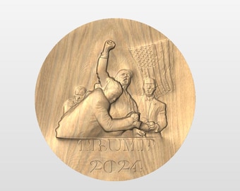 Puede incluir: Una placa de madera con una imagen tallada de un grupo de personas, incluyendo una con el puño en alto. La placa tiene el texto "TRUMP 2024" tallado en la madera.