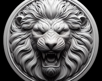 Puede incluir: Escultura en relieve blanca de una cabeza de león dentro de un marco circular. El león tiene la boca abierta y una melena detallada. El fondo es negro, resaltando los intrincados detalles de la escultura.