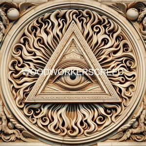 Könnte beinhalten: Ein geschnitztes Holzrelief eines allsehenden Auges in einem Dreieck, umgeben von verzierten Flammen. Der Text "WOODWORKERS CREED" ist unterhalb des Auges sichtbar.
