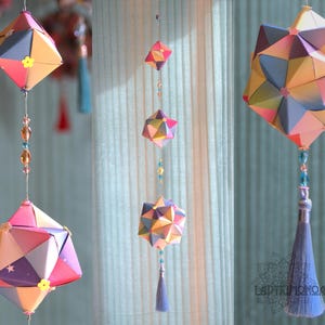 Ghirlanda di carta origami lunga, ornamento pastello