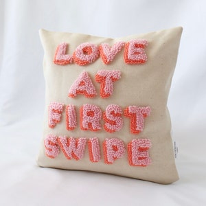 Amor al primer golpe citar la cubierta del cojín de la aguja del punzón, regalo romántico, regalo del día de San Valentín, almohada de amor, poema de amor, almohadas coloridas