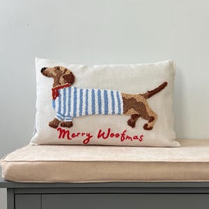 Cojín navideño con diseño de perro salchicha o teckel, cojín único para mascotas Merry Woofmas, bonito cojín bordado