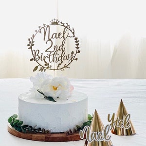 cake topper & flower balloon                                                https://www.instagram.com/hydesign_yeg/