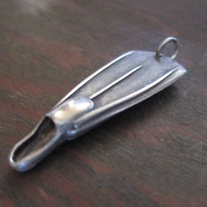 PENDENTE / pingente em miniatura SCUBA Snorkel Swim FIN Flipper em prata esterlina