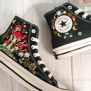 Converse bordado cogumelo, sapo, Converse bordado cogumelo, sapatos personalizados, tênis bordados sapo e cogumelos, presente para ela LT