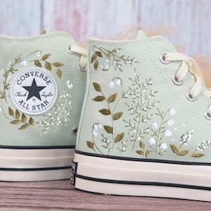 Custom Embroidered Wedding Converse, White Flowers Embroidered Sneakers for Bride, Embroidered Wedding Reception Shoes, Wedding Gifts