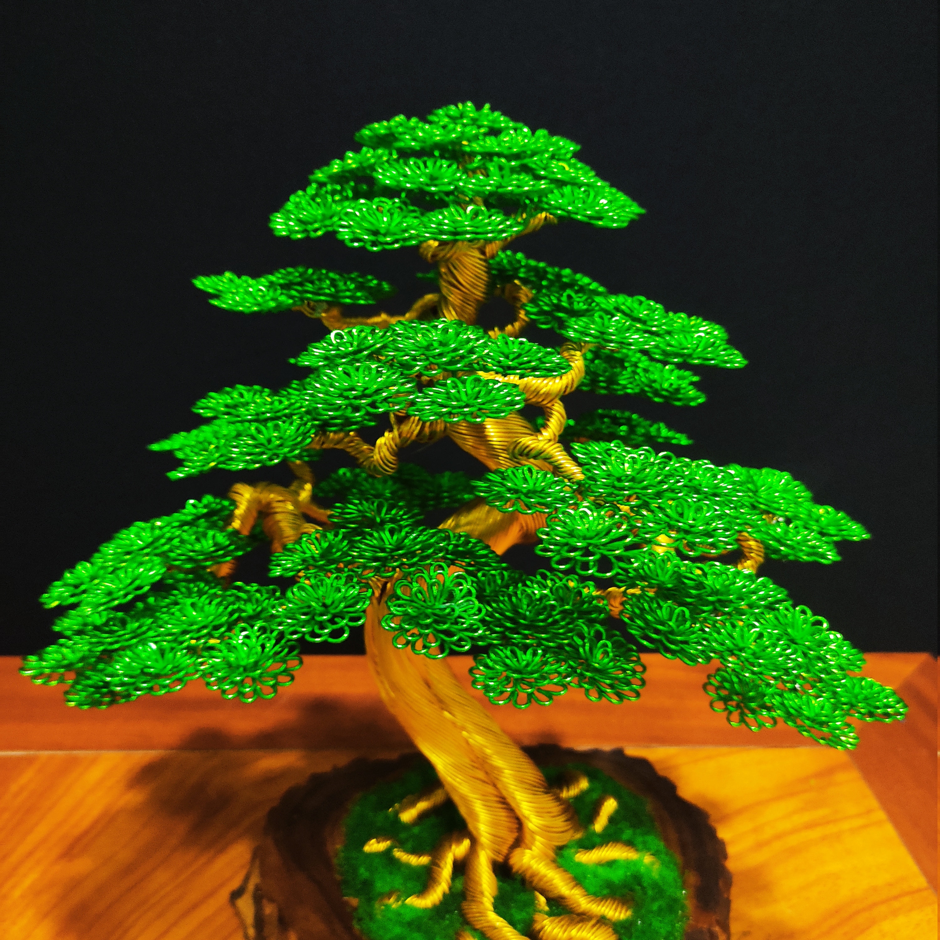 Raíces Wire Tree Bonsai Green Leaves