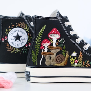 Bestickte Chuck Taylor Pilze, Pilze bestickte Turnschuhe, Pilze bestickt, gestickte Pilze, hergestellt in Deutschland