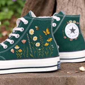 Flower Converse, Converse Embroidered Flower, Blue Flower Embroidered, 1970s Converse Chuck Taylor, Converse Spacehippie, Bridal Converse