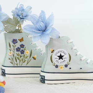 Custom Embroidered Converse Chuck Taylor, Converse Embroidery Wildflowers, Garden Flower Embroidered Shoes, Botanical Flowers, Gifts for Her