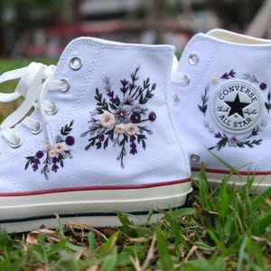 Custom Embroidered Wedding Converse, Purple Flowers Embroidered Sneakers for Bride, Embroidered Wedding Reception Shoes, Wedding Gifts LL