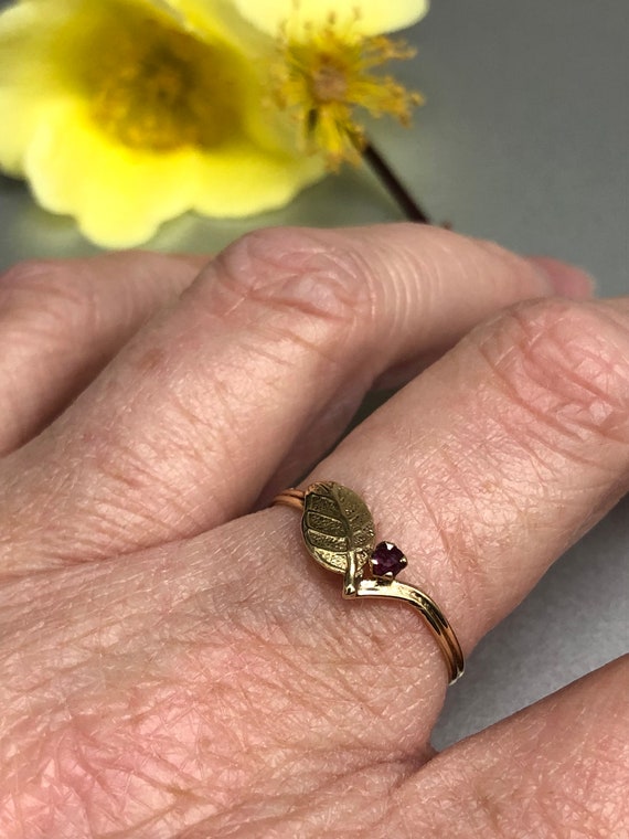 Vintage Wishbone Style Ring With Leaf & Ruby Deta… - image 9