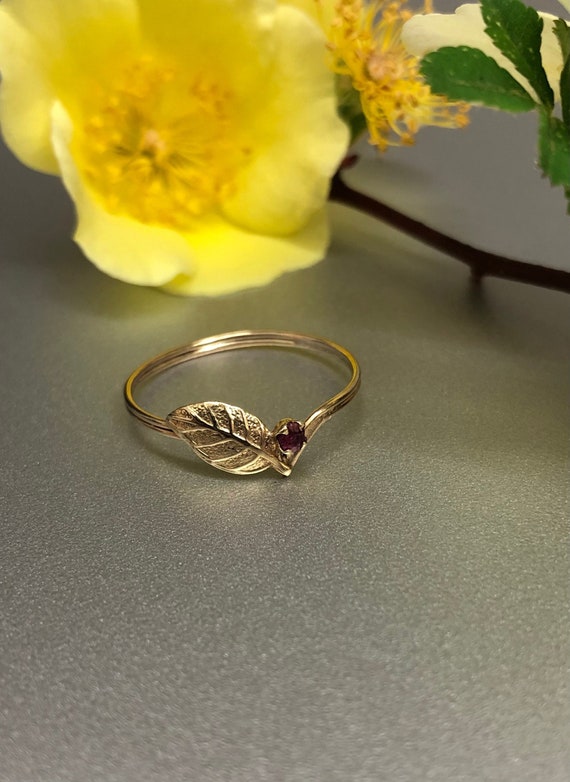 Vintage Wishbone Style Ring With Leaf & Ruby Deta… - image 1