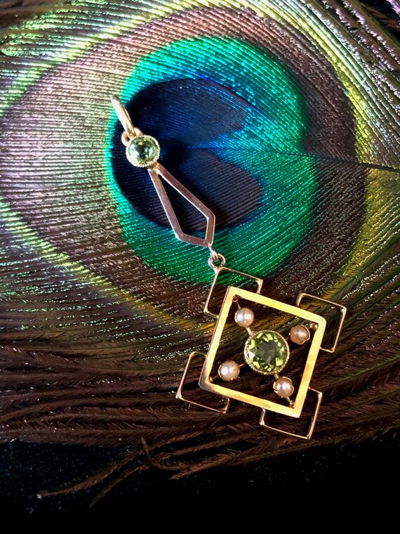 Edwardian 15ct Gold Peridot & Seed Pearl Pendant
