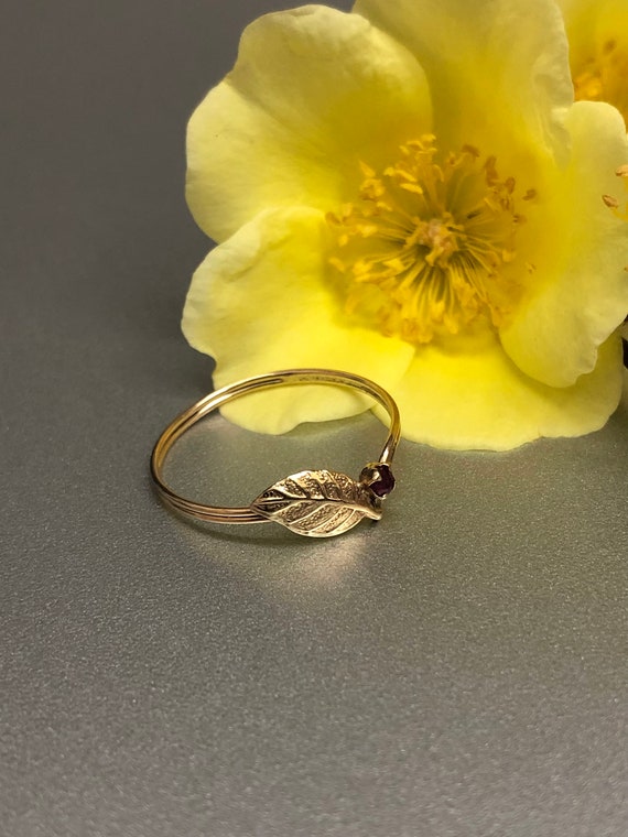 Vintage Wishbone Style Ring With Leaf & Ruby Deta… - image 2
