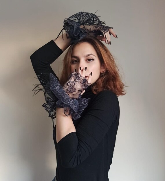 Lace Finger-less & Full Hand Gloves Victorian Theater Costume Vintage Lace Finger-less & Full Hand Gloves Victorian Theater Costume Vintage