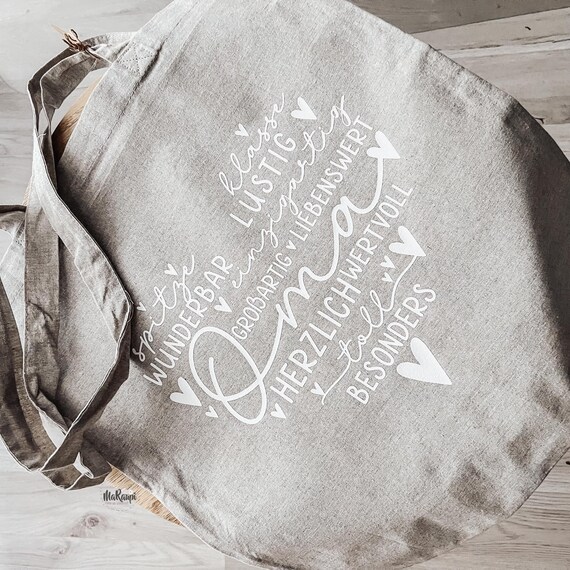 IAOVUEBY Geschenkset Für Oma Mimi – Inkl. Tragetasche, Glasbecher, Make-up-Tasche, Duftkerze, Socken & Mehr