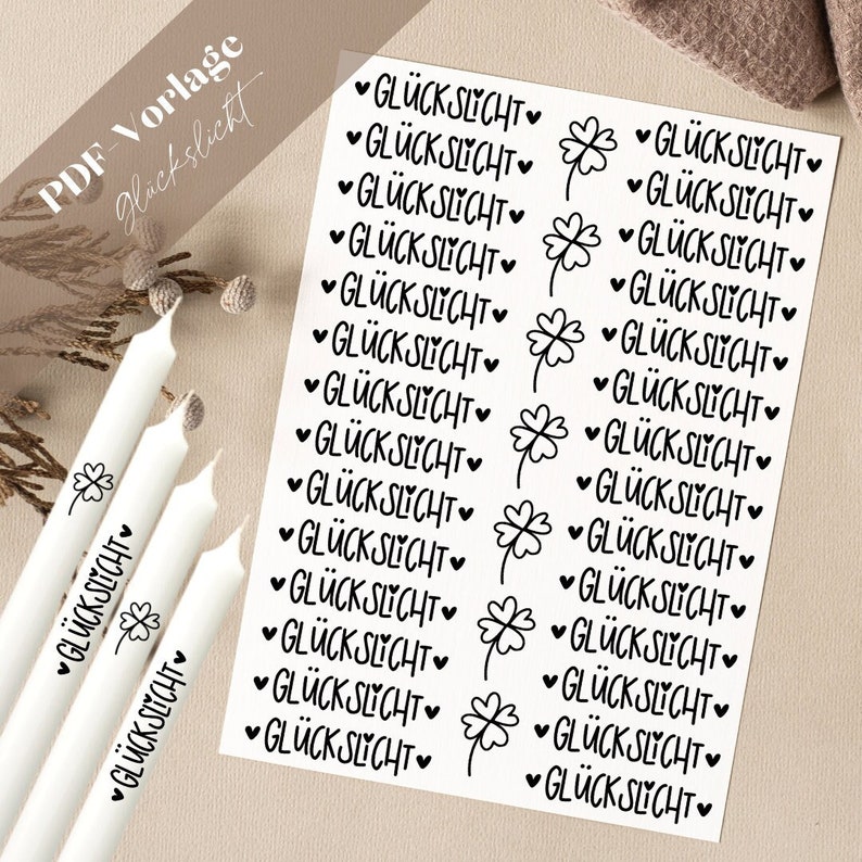K&ouml;nnte beinhalten: Ein Blatt wei&szlig;es Stickerpapier mit schwarzem Text und Kleeblatt-Designs. Der Text lautet "GL&Uuml;CKSLICHT", was auf Deutsch "Gl&uuml;ckslicht" bedeutet.