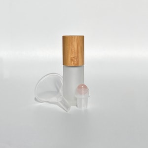 Frasco con rodillo de cuarzo rosa, 5 ml, vidrio esmerilado con tapa de bambú, vacío, para hacer tú mismo aceites esenciales, manicura y curación con cristales