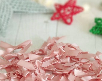 Delicados pequeños lazos de raso de cinta rosa (4 cm) - Decoración artesanal DIY - envoltura de regalos - decoración de bodas