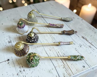 Elegant Metal Candle Snuffer – Elegant Flower Designs, 16cm