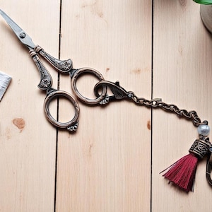 Splendide forbici da cucito in rame rosso con cordino a nappa - Forniture per cucito rustiche in stile shabby chic - Eleganti forbici artigianali per cucire