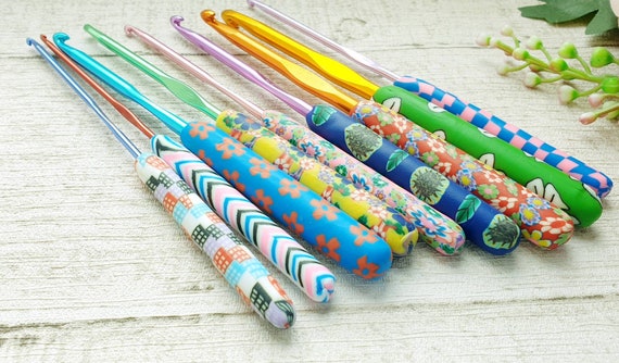 9 Piece Ergonomic Floral Design Crochet Hook Set 